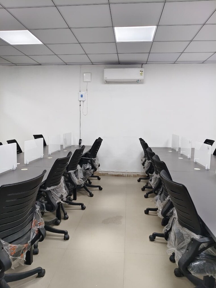Team Area, sector 63 Commercial Office Space 1000 Sq.Ft. In Sector 63 Noida 9572246