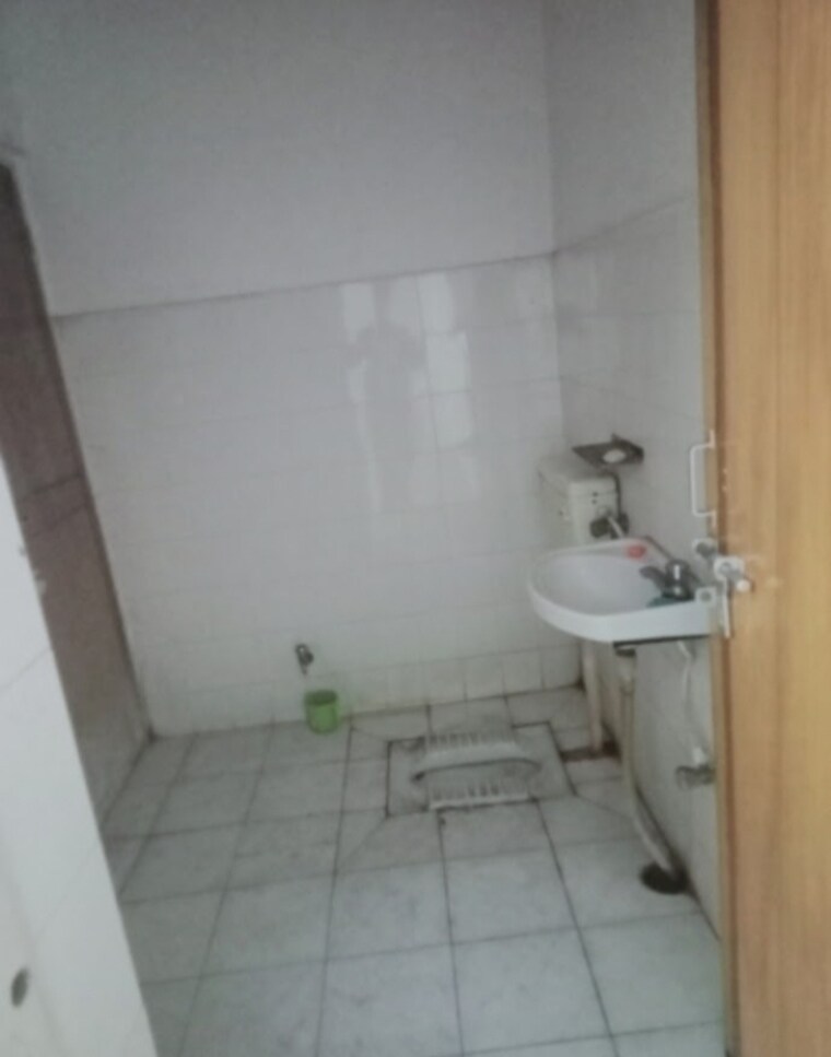 Bathroom, aliganj 2 Bedroom 2000 Sq.Ft. Independent House In Aliganj Lucknow 9572301