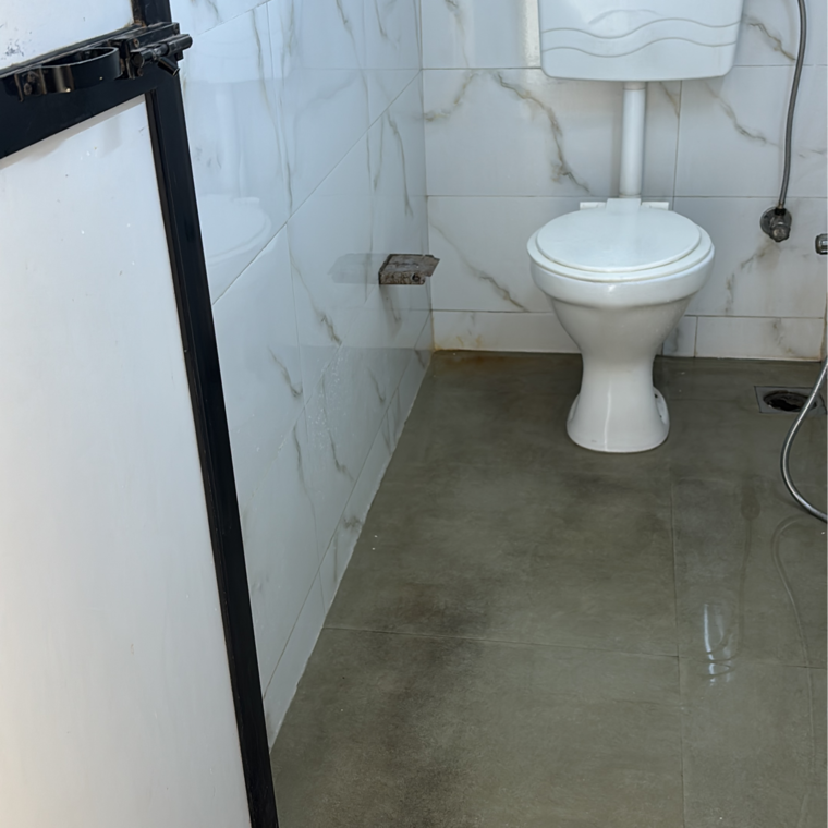 Bathroom, kamaldeep-industrial-estate Commercial Warehouse 800 Sq.Ft. In Sonawala Industry Estate Mumbai 9572291