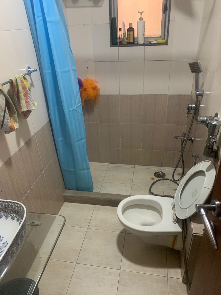 Bathroom, fortune-heritage 2 Bedroom 1000 Sq.Ft. Apartment In Bandra West Mumbai 9572324