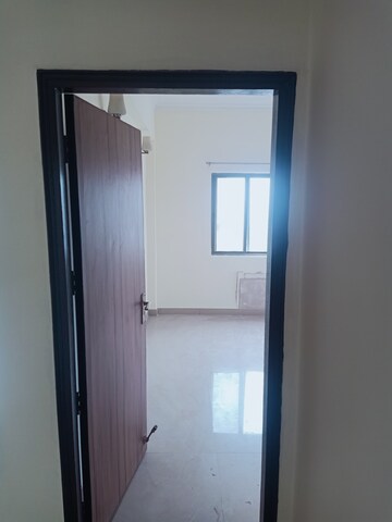 Room in 3.5 BHK Apartment at Ardee City Palm Grove Heights, Sector 52 – for Rent