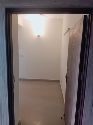 Room in 3.5 BHK Apartment at Ardee City Palm Grove Heights, Sector 52 – for Rent