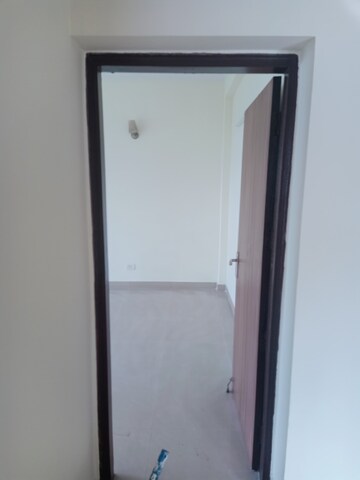 Room in 3.5 BHK Apartment at Ardee City Palm Grove Heights, Sector 52 – for Rent