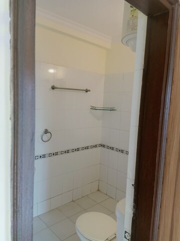 Bathroom in 3.5 BHK Apartment at Ardee City Palm Grove Heights, Sector 52 – for Rent