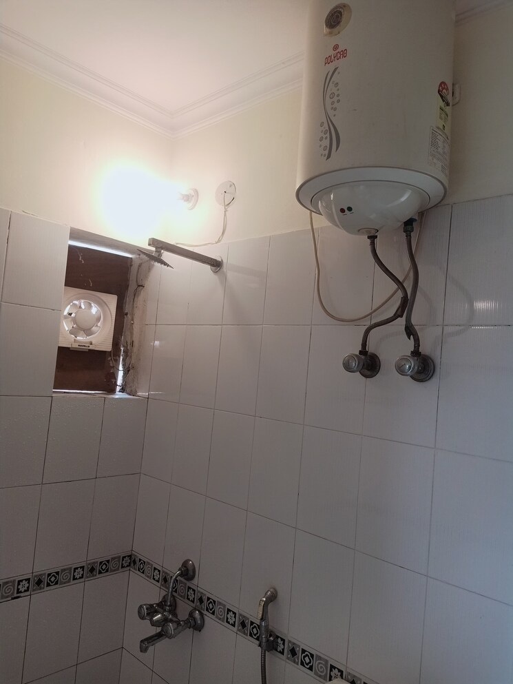 Bathroom, ardee-city-palm-grove-heights 3.5 Bedroom 2035 Sq.Ft. Apartment In Sector 52 Gurgaon 9572340