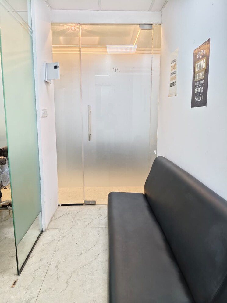 Team Area, sector 63 Commercial Office Space 700 Sq.Ft. In Sector 63 Noida 9572339