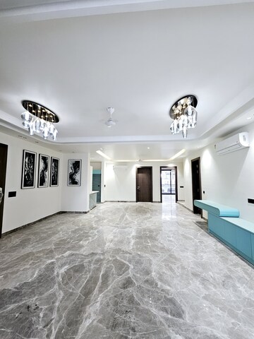 Bedroom in 4 BHK Builder Floor at Sector 55 – for Sale