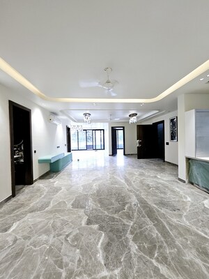 Room in 4 BHK Builder Floor at Sector 55 – for Sale