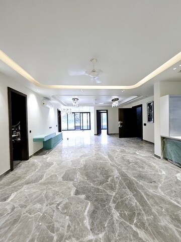 Room in 4 BHK Builder Floor at Sector 55 – for Sale