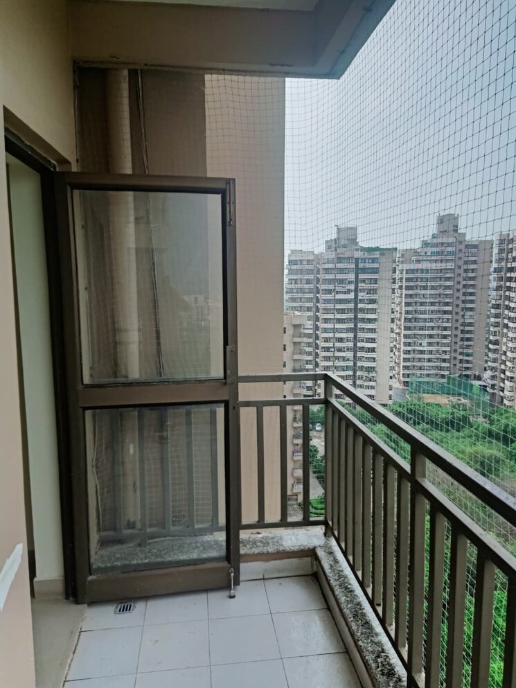 Balcony, ardee-city-palm-grove-heights 3.5 Bedroom 2035 Sq.Ft. Apartment In Sector 52 Gurgaon 9572358