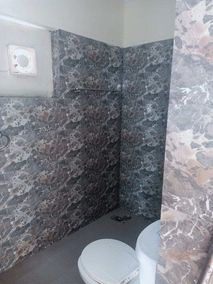 Bathroom, ardee-city-palm-grove-heights 3.5 Bedroom 2035 Sq.Ft. Apartment In Sector 52 Gurgaon 9572358