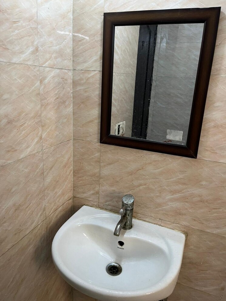 Bathroom, amrapali-princely-estate 3 Bedroom 1540 Sq.Ft. Apartment In Sector 76 Noida 9572380