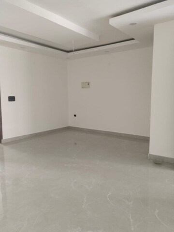 Room in 4 BHK Builder Floor at Ashoka Enclave Faridabad, Sector 34 – for Sale