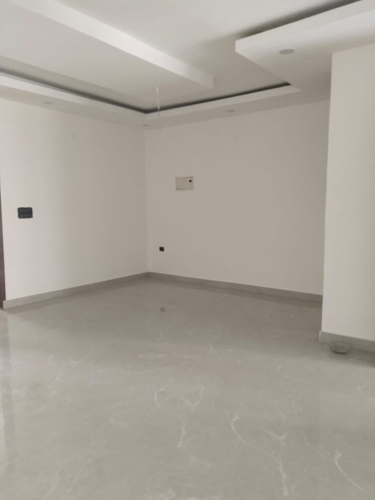 Room, ashoka-enclave-faridabad 4 Bedroom 272 Sq.Yd. Builder Floor In Sector 34 Faridabad 9572482