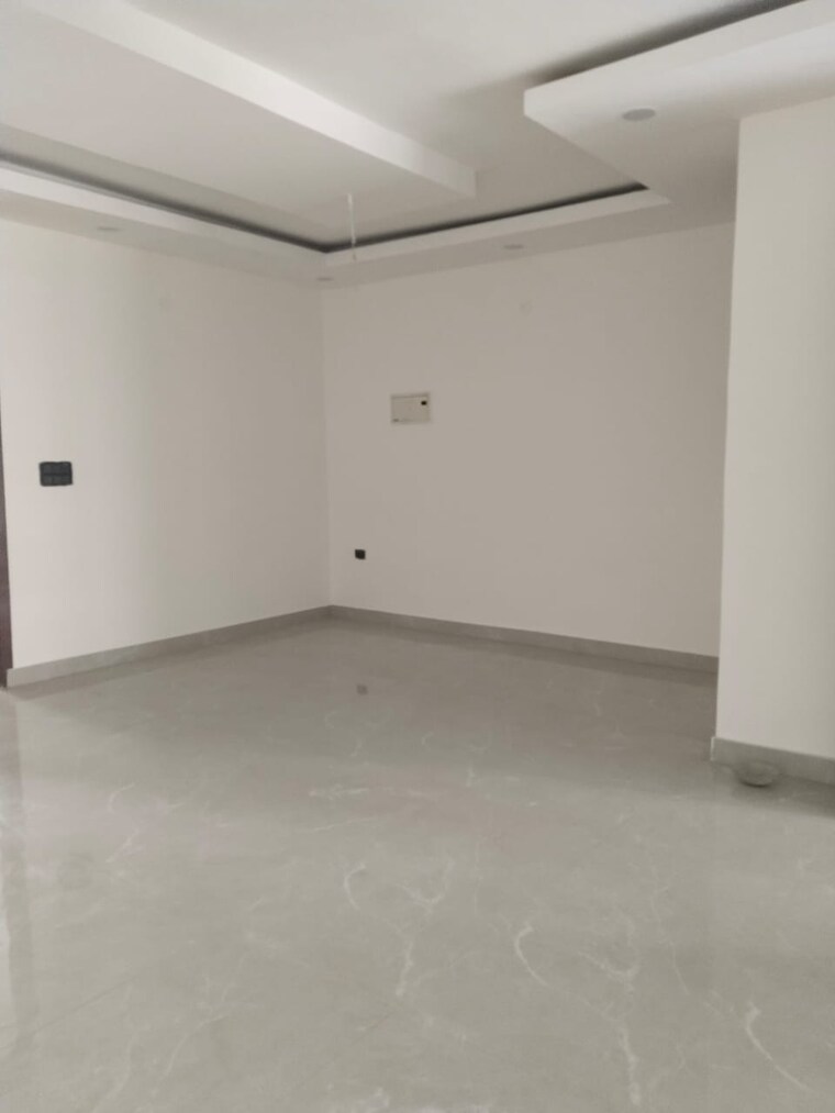 Room, ashoka-enclave-faridabad 4 Bedroom 272 Sq.Yd. Builder Floor In Sector 34 Faridabad 9572482