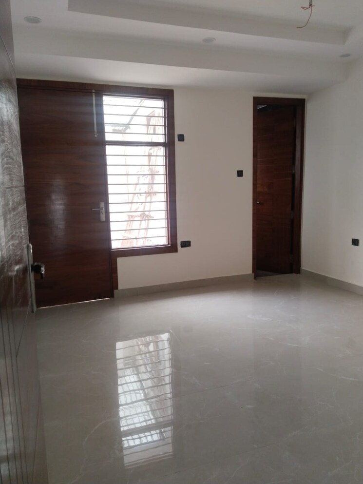 Room, ashoka-enclave-faridabad 4 Bedroom 272 Sq.Yd. Builder Floor In Sector 34 Faridabad 9572482