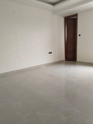 Room in 4 BHK Builder Floor at Ashoka Enclave Faridabad, Sector 34 – for Sale