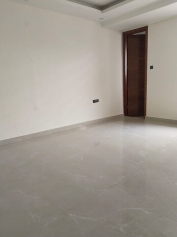 Room in 4 BHK Builder Floor at Ashoka Enclave Faridabad, Sector 34 – for Sale