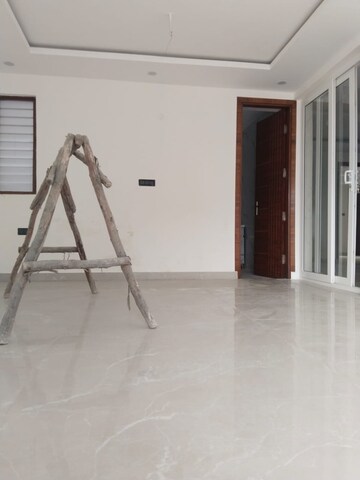 Room in 4 BHK Builder Floor at Ashoka Enclave Faridabad, Sector 34 – for Sale