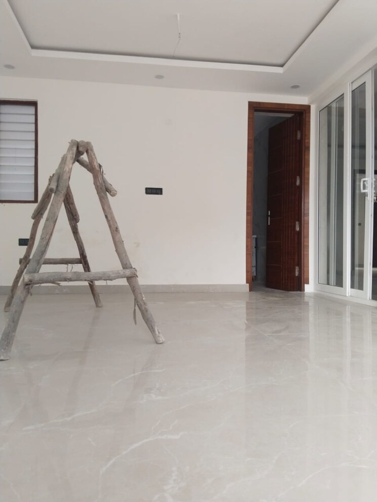 Room, ashoka-enclave-faridabad 4 Bedroom 272 Sq.Yd. Builder Floor In Sector 34 Faridabad 9572482