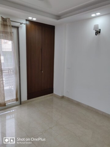 Room in 3 BHK Builder Floor at Safdarjung Enclave – for Rent