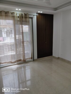 Room in 3 BHK Builder Floor at Safdarjung Enclave – for Rent