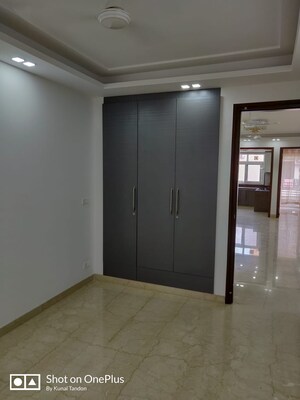 Room in 3 BHK Builder Floor at Safdarjung Enclave – for Rent