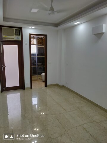 Room in 3 BHK Builder Floor at Safdarjung Enclave – for Rent