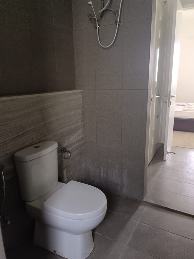Bathroom, ardee-city-palm-grove-heights 3.5 Bedroom 2035 Sq.Ft. Apartment In Sector 52 Gurgaon 9572471