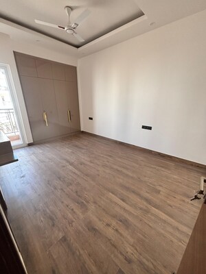 Room in 3 BHK Apartment at Raj One Good Earth, Sector 71 – for Rent