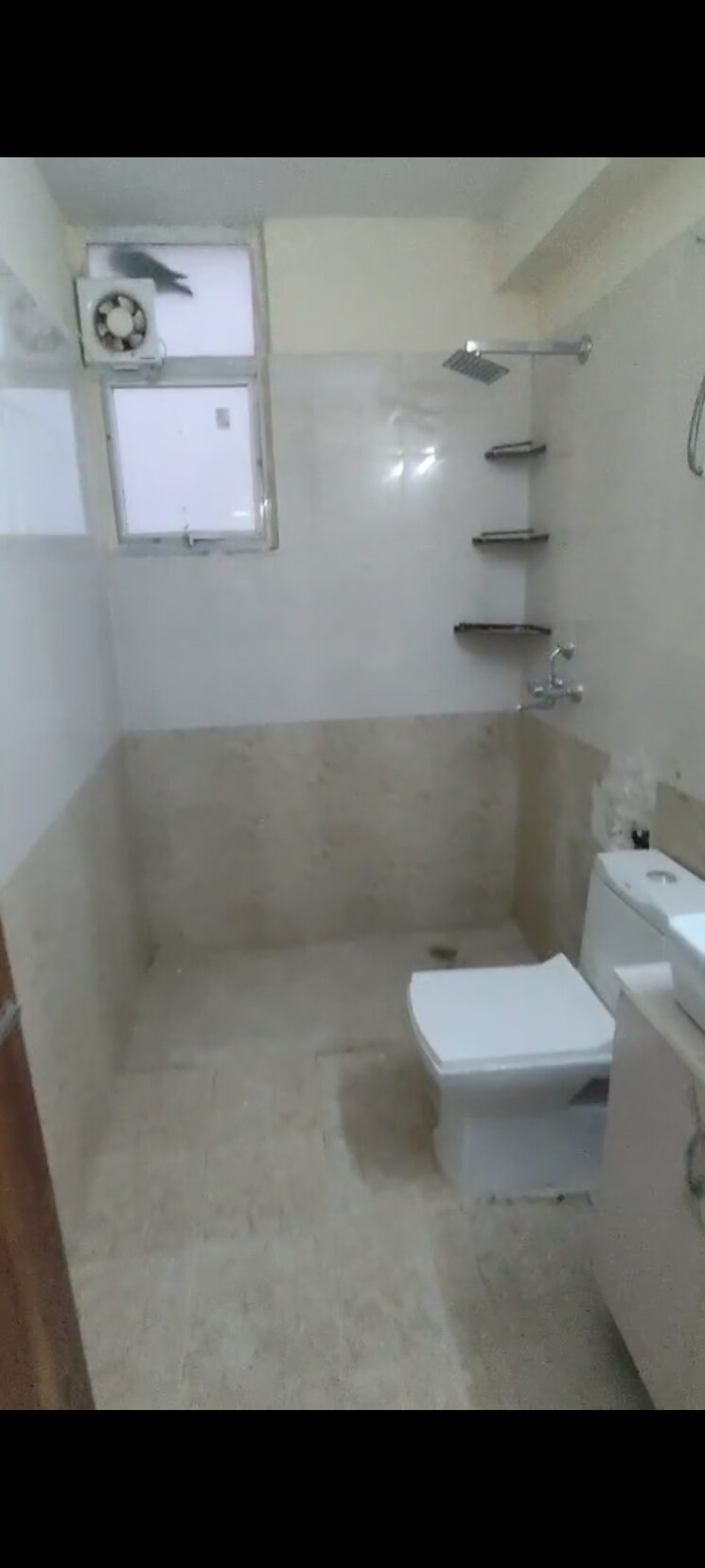 Bathroom, shree-vardhman-green-court 2 Bedroom 626 Sq.Ft. Apartment In Sector 90 Gurgaon 9572489