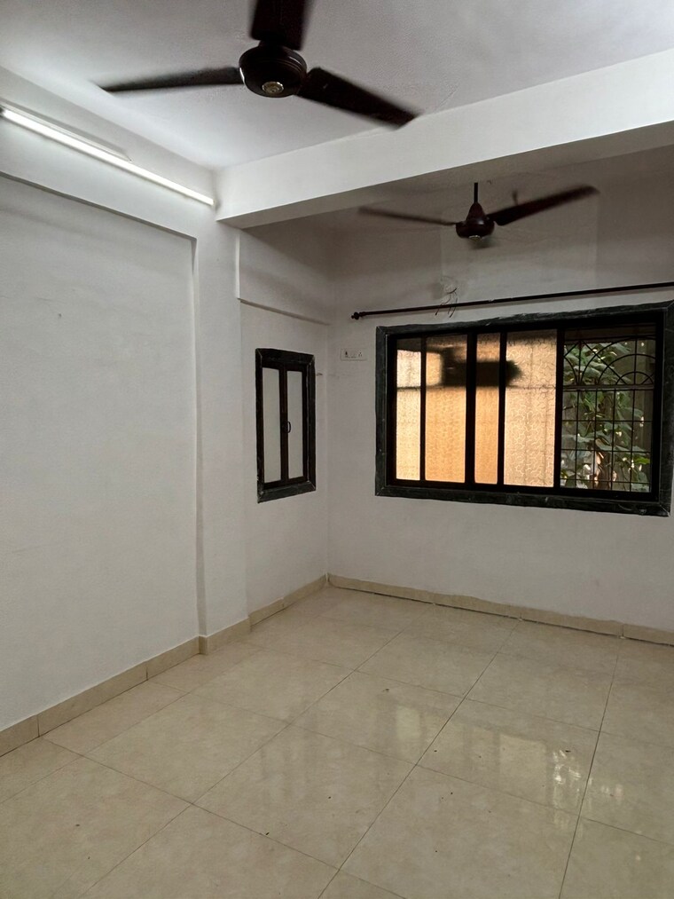Room, malad east 2 Bedroom 620 Sq.Ft. Apartment In Malad East Mumbai 9572488