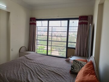 Bedroom in 2 BHK Apartment at Malad East – for Rent