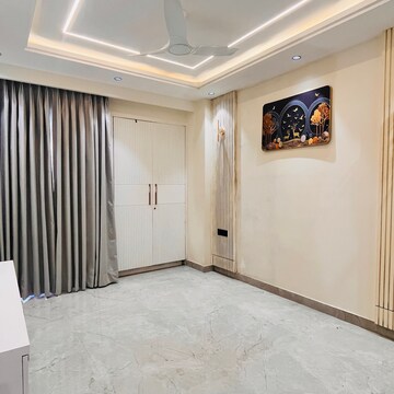 Room in 3 BHK Builder Floor at Nirvana Country Birch Court, Nirvana Country – for Sale