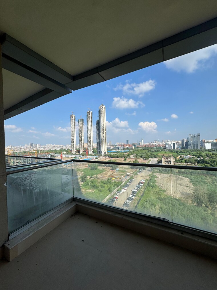 Swimming Pool, supertech-supernova-spira-suites Studio 595 Sq.Ft. Apartment In Sector 94 Noida 9572681