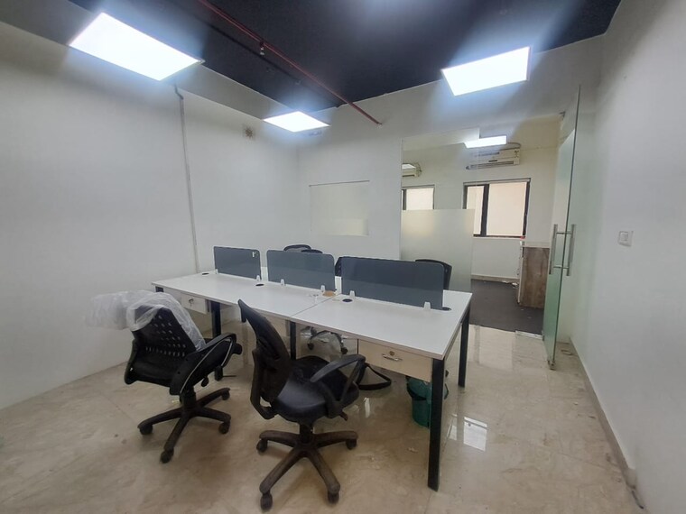 Team Area, sector 63 Commercial Office Space 300 Sq.Ft. In Sector 63 Noida 9572610