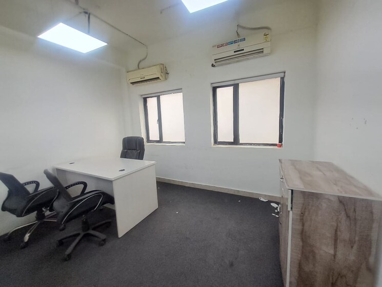 Room, sector 63 Commercial Office Space 300 Sq.Ft. In Sector 63 Noida 9572610