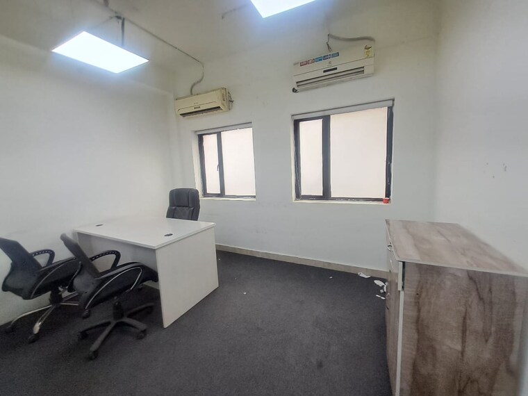 Room, sector 63 Commercial Office Space 300 Sq.Ft. In Sector 63 Noida 9572610