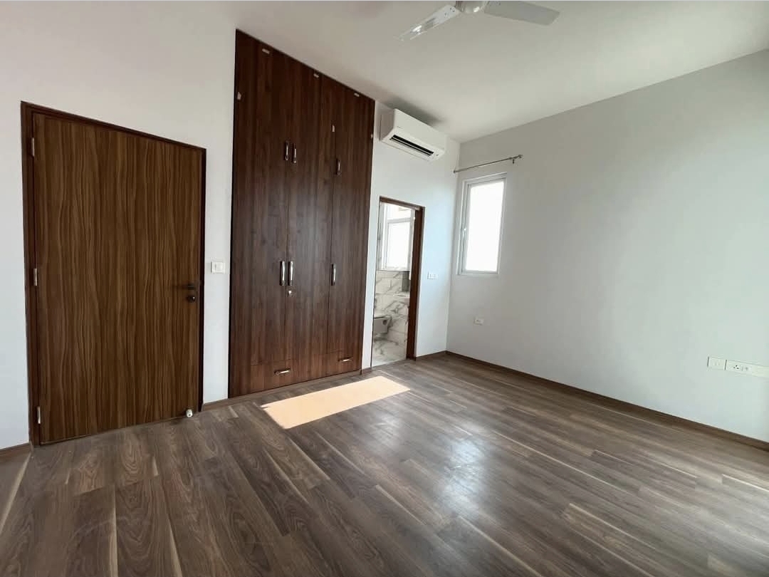 3 BHK + Study Room 1550 Sq.Ft. Builder Floor in Signature Global Daxin Vistas