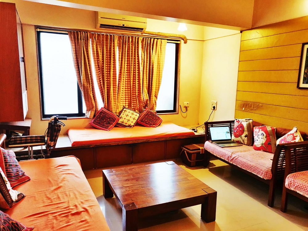 1 BHK + Pooja Room Apartment For Rent in Bandra West