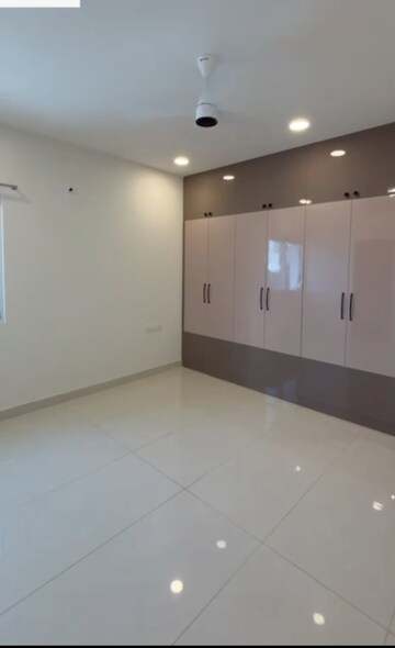 Room in 3 BHK Apartment at Prestige Beverly Hills, Kokapet – for Rent