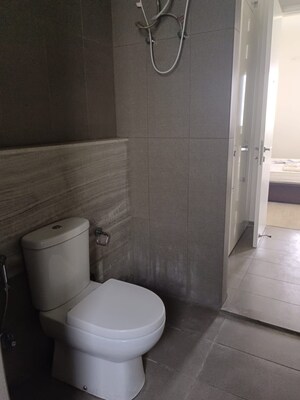 Bathroom in 3.5 BHK Apartment at Ardee City Palm Grove Heights, Sector 52 – for Rent