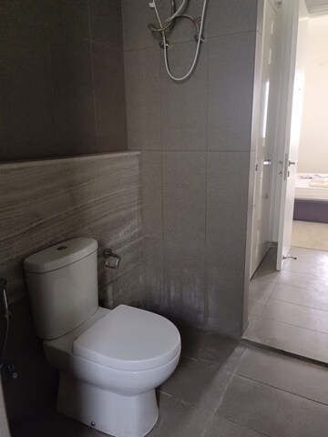 Bathroom in 3.5 BHK Apartment at Ardee City Palm Grove Heights, Sector 52 – for Rent