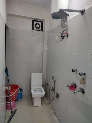 Master Bedroom in 1.5 BHK Builder Floor at DLF Atria, Dlf Phase ii – for Rent