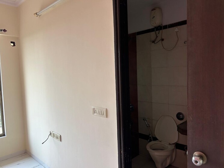 Bathroom, kshitij-chs-sanpada 3 Bedroom 1650 Sq.Ft. Apartment In Sanpada Navi Mumbai 9572873