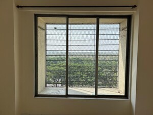 Room in 3 BHK Apartment at Kshitij CHS Sanpada, Sanpada – for Rent