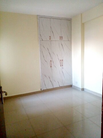 Room in 3 BHK Apartment at Amrapali Dream Valley, Tech Zone 4 Greater Noida – for Rent