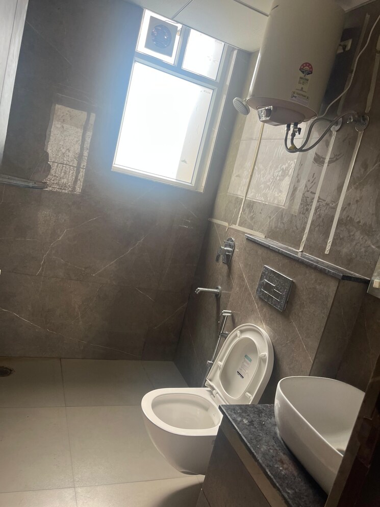 Bathroom, artique-uptown-skylla 3 Bedroom 1420 Sq.Ft. Apartment In International Airport Road Zirakpur 9572930