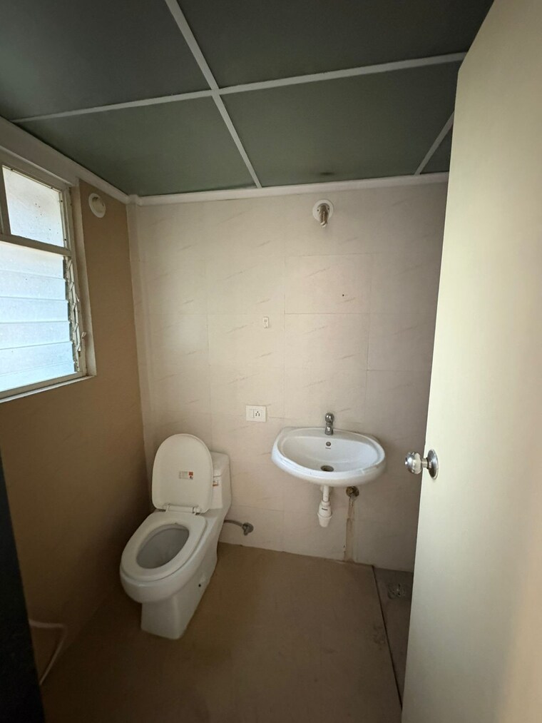 Bathroom, baner 3 Bedroom 1450 Sq.Ft. Apartment In Baner Pune 9572898