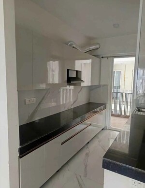 Kitchen in 2.5 BHK Builder Floor at Smart World Gems, Sector 89 – for Sale